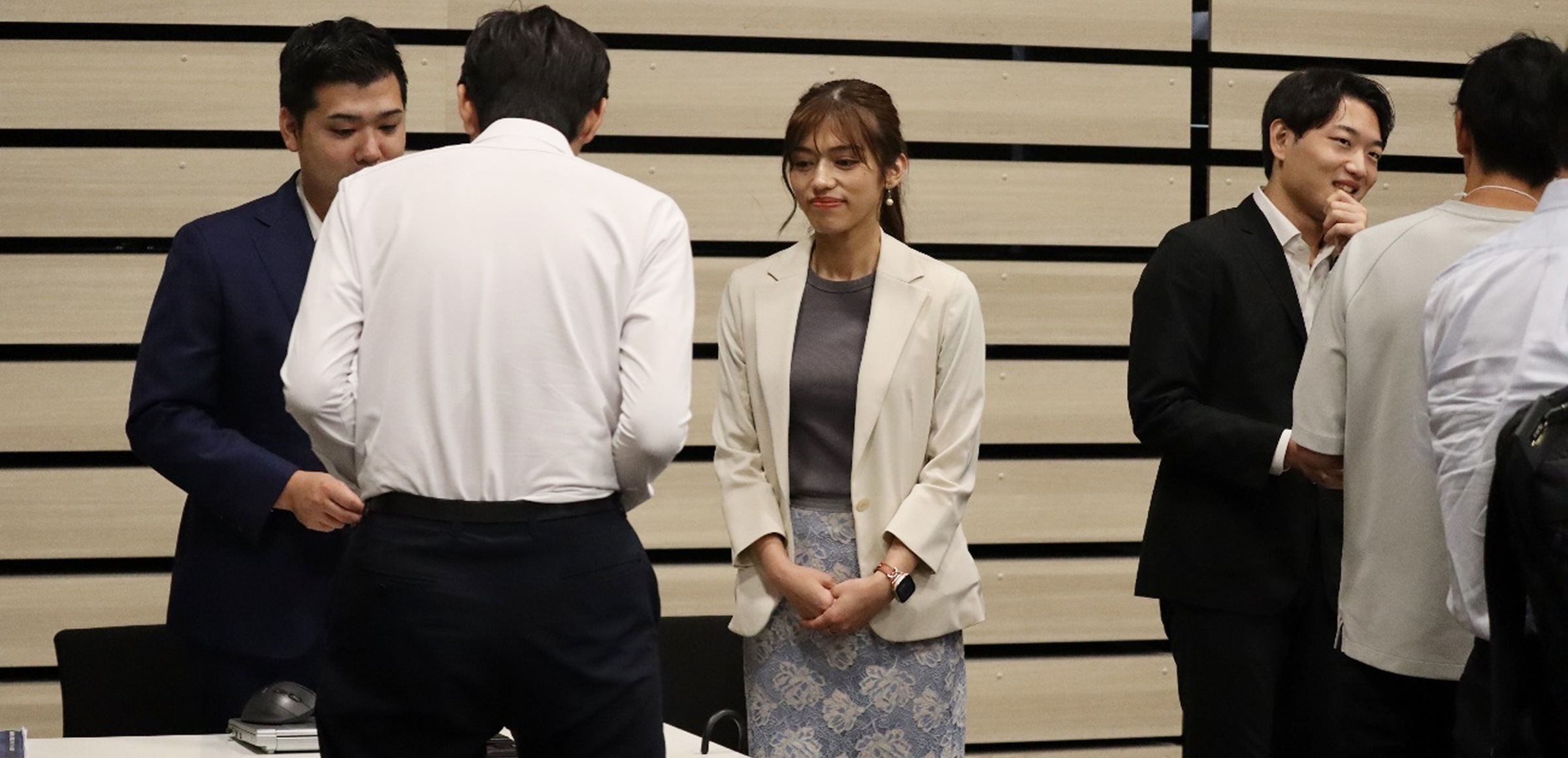 交流会にて名刺交換